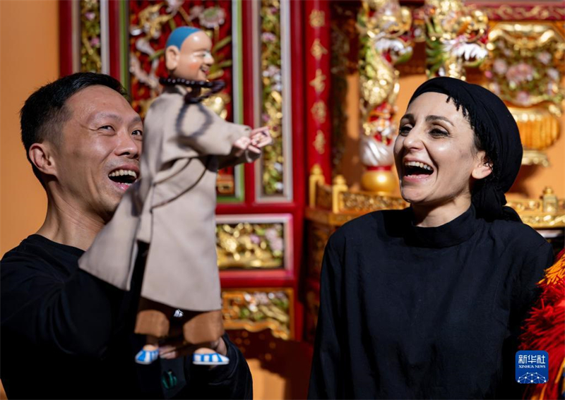 Fujian : une rencontre entre marionnettes en papier et marionnettes à gants à Quanzhou