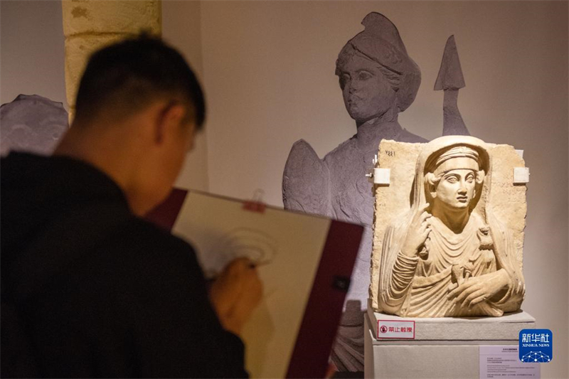 Ningxia : les enfants dessinent des objets anciens au musée