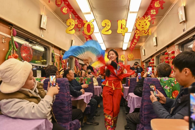 Montez à bord du train dédié à la culture folklorique du Nord-Est de la Chine
