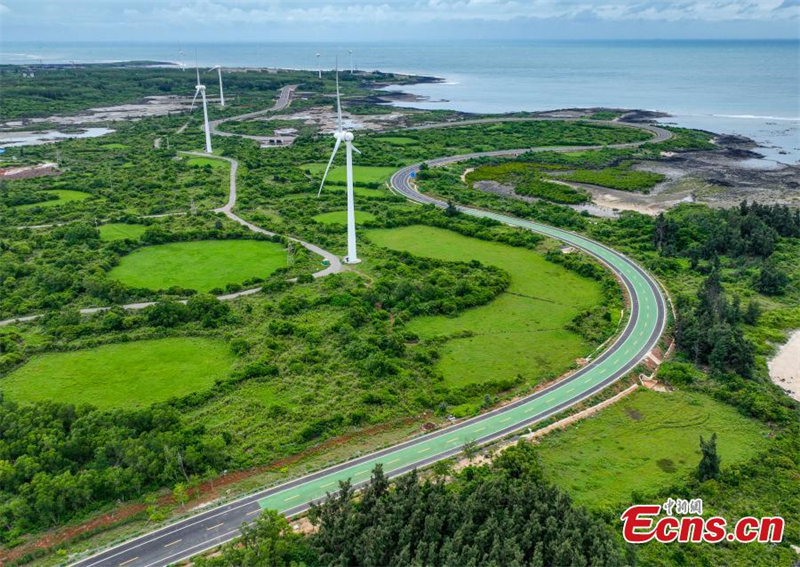 Ouverture complète à la circulation de l'autoroute de 988 kilomètres à Hainan