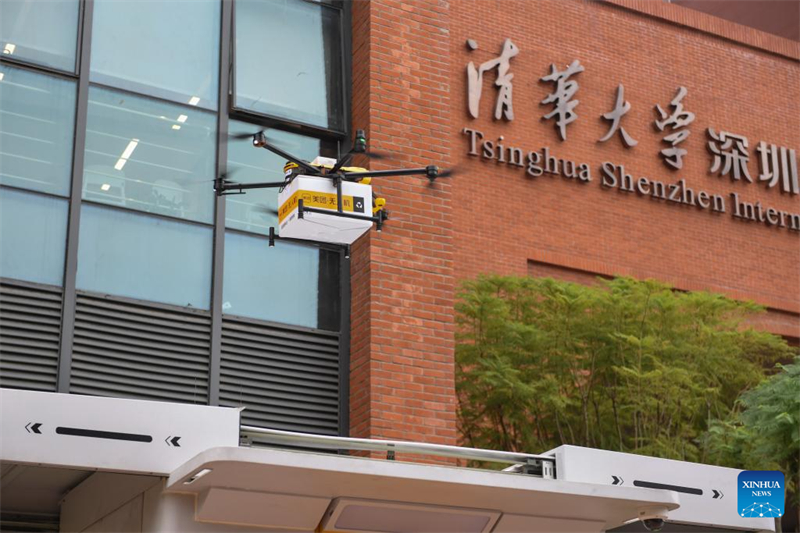 Guangdong : des drones commencent à livrer des repas dans une université à Shenzhen
