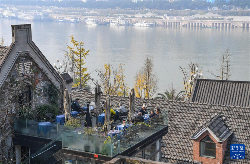 Chongqing : la vieille rue Longmenhao retrouve une nouvelle vitalité