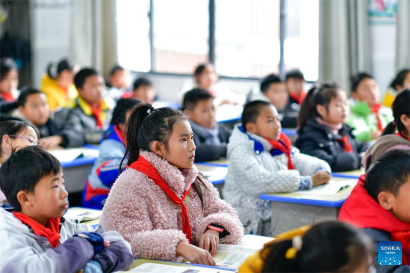 Guizhou : une jeune fille Miao commence une nouvelle vie grâce aux efforts de lutte contre la pauvreté