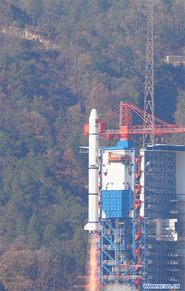 La Chine lance un nouveau satellite pour l'observation des phénomènes cosmiques violents
