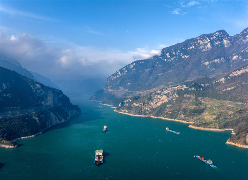 La navigation au barrage des Trois Gorges bat son plein