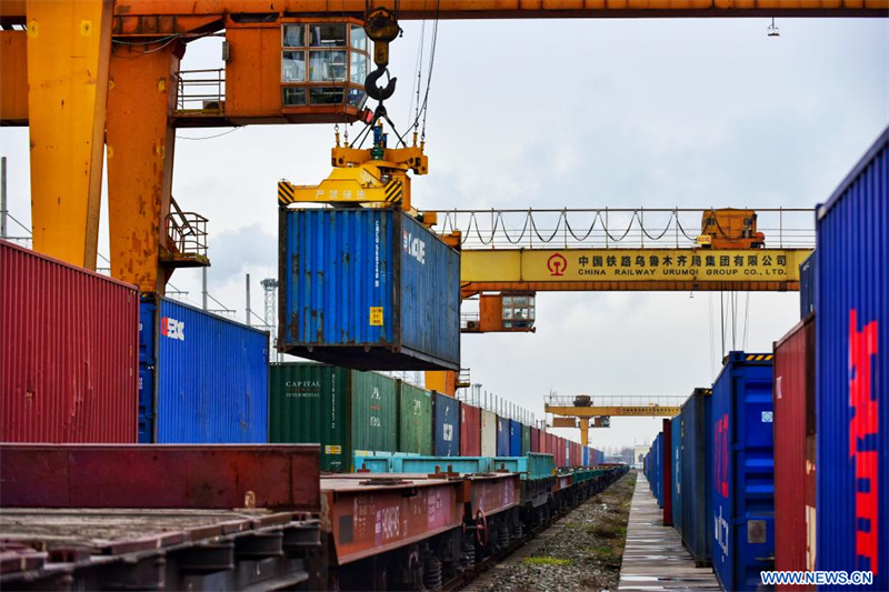 Deux ports ferroviaires majeurs du Xinjiang traitent plus de 70.000 trains de marchandises Chine-Europe