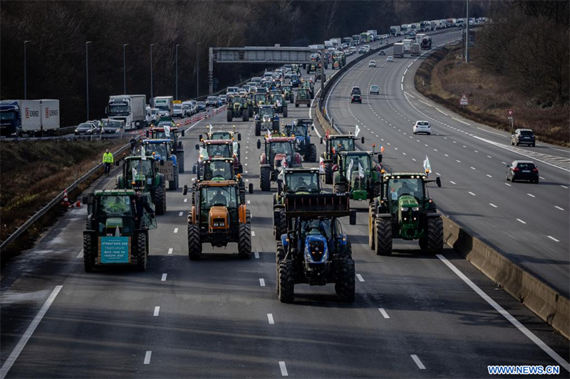 France : les agriculteurs en colère menacent de faire le 