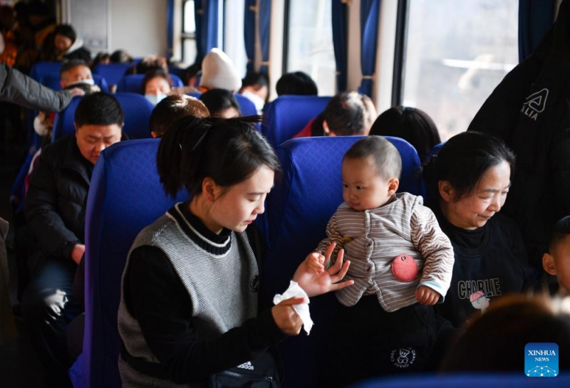 Les trains lents chinois assurent des voyages fluides pendant la vague de voyages de la Fête du Printemps