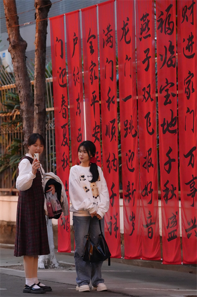 Fujian : l'atmosphère de la Fête du Printemps se répand partout à Xiamen