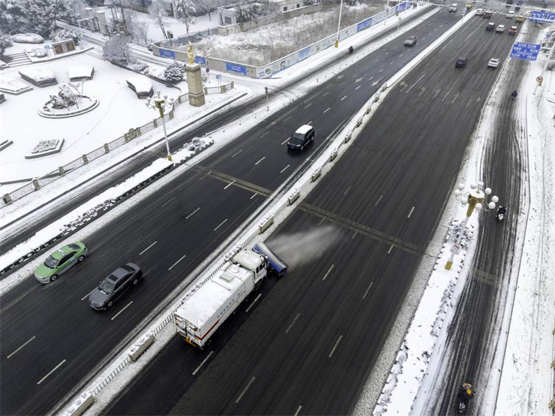 Chine : réponse aux chutes de neige pour les transports durant la fête du Printemps