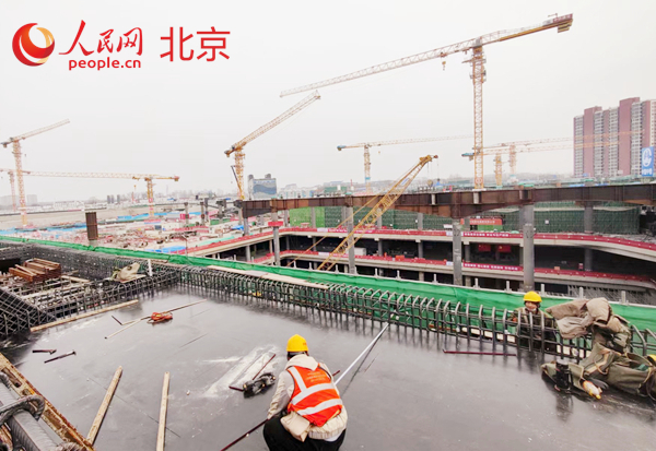 Photo du chantier de construction de la station du centre secondaire de Beijing. (Photo / le Quotidien du Peuple en ligne)