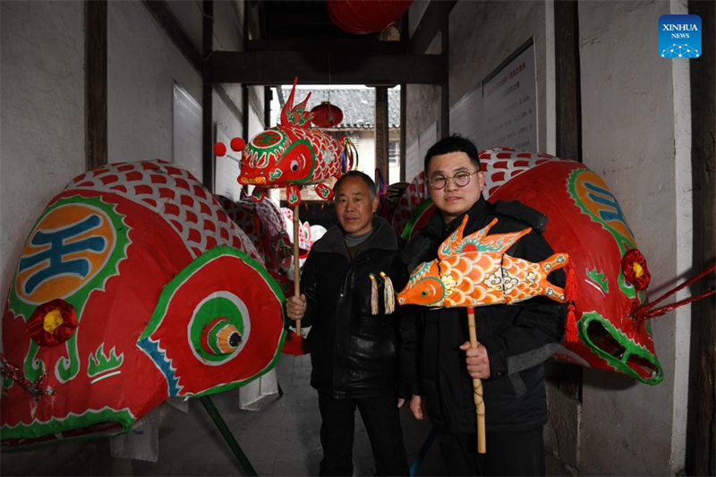 Anhui : histoire en photos d'un héritier du savoir-faire de la fabrication de lanternes en forme de poisson