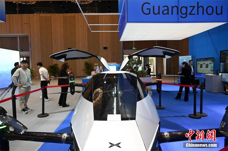 Guangdong : une exposition des réalisations en matière de développement intégré des sciences et technologies industrielles riche en« sens technologique » organisée à Shenzhen