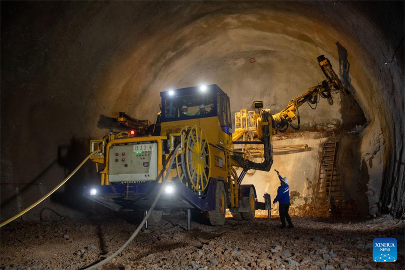 La ligne médiane du chemin de fer à grande vitesse Chengdu-Chongqing en construction