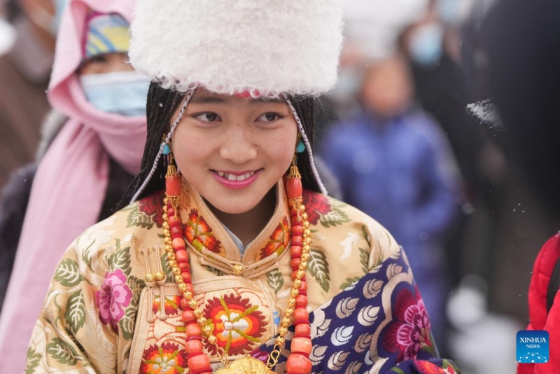 Gansu : une cérémonie du « soleil du Bouddha » au monastère Labrang