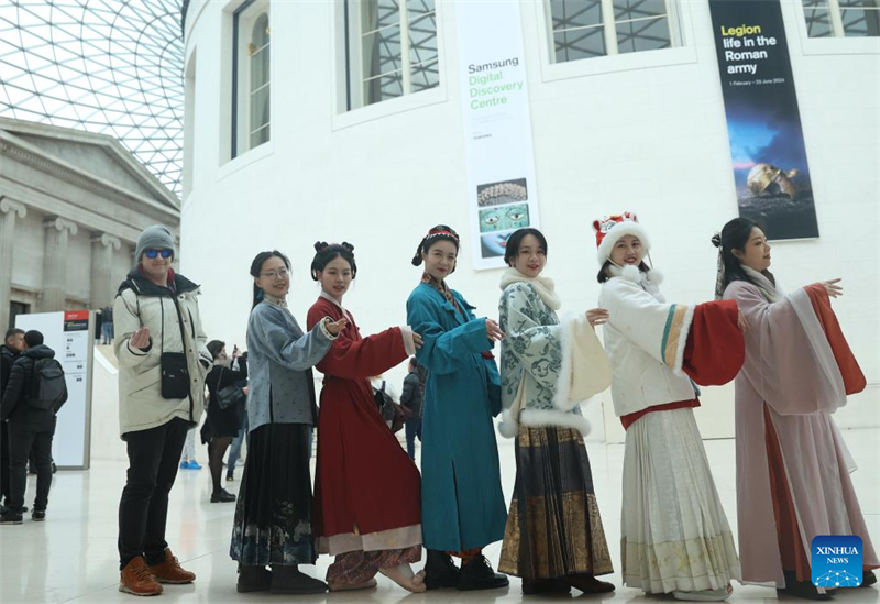 Des amatrices de hanfu montrent le charme de la culture traditionnelle chinoise à Londres