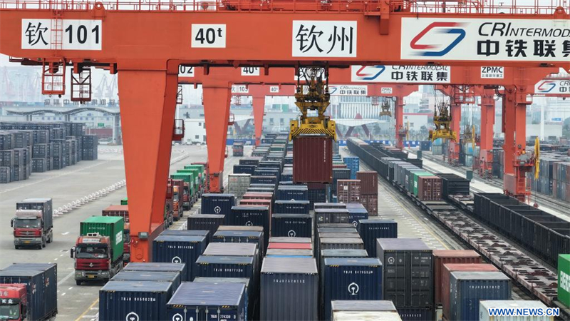 Chine : transport international terrestre et maritime à Qinzhou