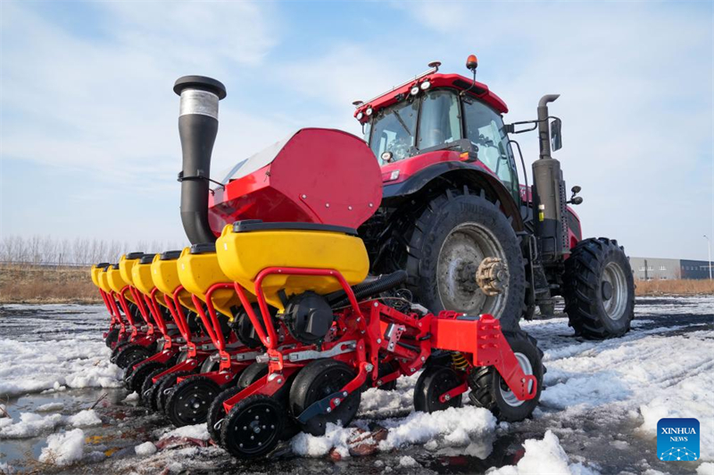 Heilongjiang : les fabricants de machines agricoles travaillent à pleine capacité pour la saison des labours de printemps