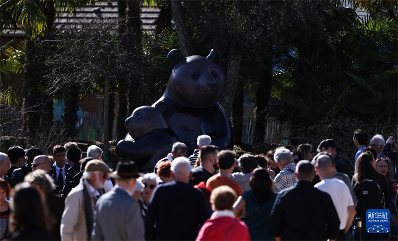 La sculpture commémorative en bronze du panda géant Yuan Meng dévoilée en France