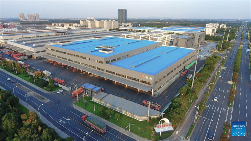 Photo d'archives non datée montrant une vue aérienne d'un parc industriel de véhicules électriques dans le district de Xishan de la ville de Wuxi, dans la province du Jiangsu (est de la Chine). (Photo / Xinhua)