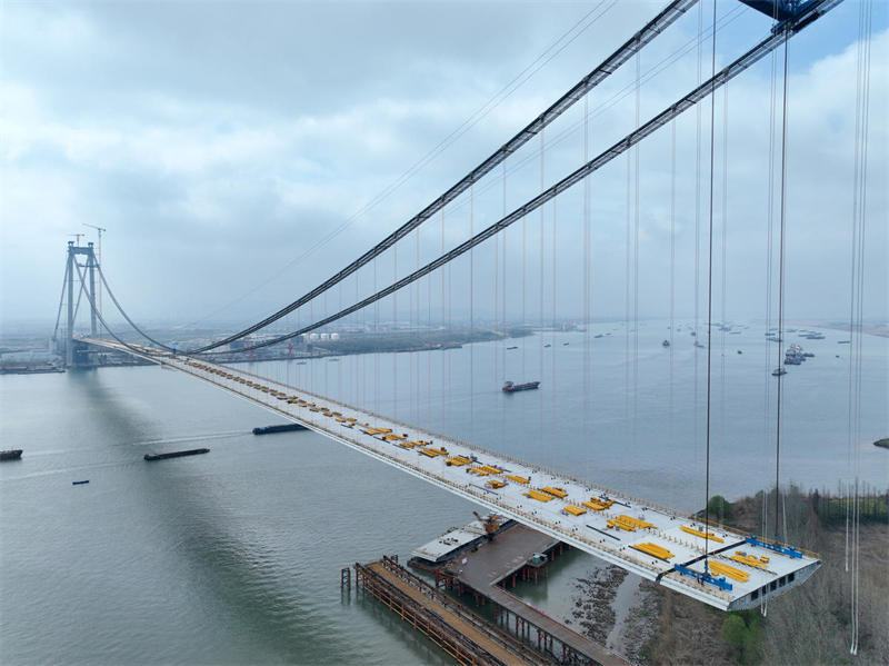 Jiangsu : la construction du pont de Longtan sur le fleuve Yangtsé à Yangzhou est entrée dans une phase d'accélération