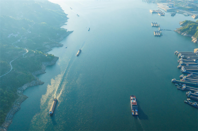 Hubei : la navigation dans les Trois Gorges sur le fleuve Yangtsé à Yichang en forte croissance