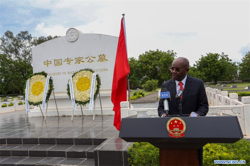 La Chine et la Tanzanie rendent hommage aux experts chinois décédés lors de la construction du chemin de fer TAZARA