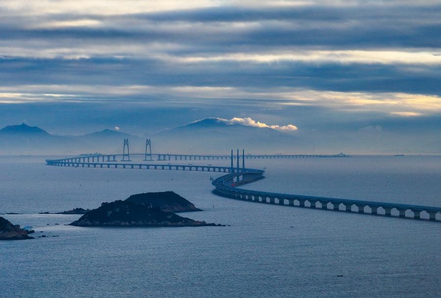 Photo aérienne du pont Hongkong-Zhuhai-Macao, dans le sud de la Chine, le 15 décembre 2023. (Photo : Liu Dawei)