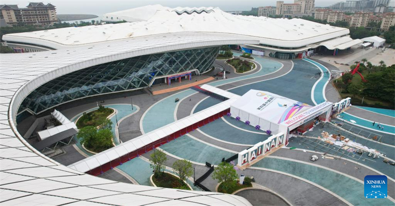 Hainan : la 4e Exposition internationale des produits de consommation de Chine se prépare pour son ouverture à Haikou