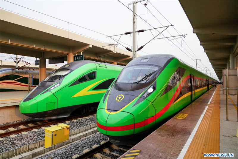 Mise en service d'une nouvelle paire de trains pour le service international de passagers du chemin de fer Chine-Laos