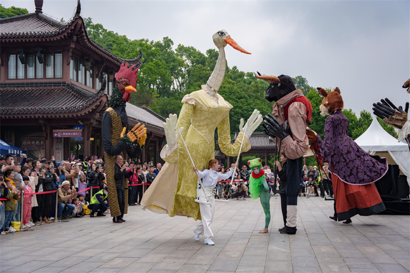 Le spectacle de marionnettes français « De La Fontaine » enchante le public chinois