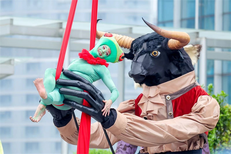 Le spectacle de marionnettes français « De La Fontaine » enchante le public chinois