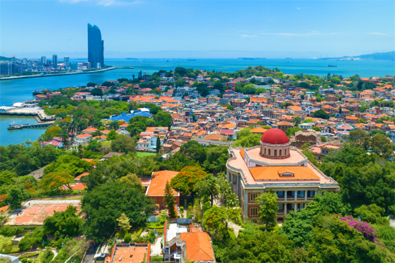 Le manoir Bagua est situé au pied nord-est du mont Bijia, au nord-est de l'île de Gulangyu, surplombant le port de Xiamen, dans la province du Fujian (sud-est de la Chine). (Photo / Xu Qiuheng)