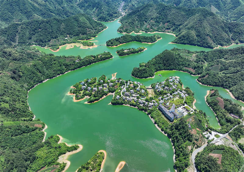 Anhui : les eaux vertes et les montagnes bleues de Huangshan