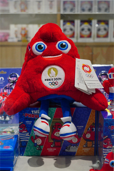 Beijing : les produits sous licence des Jeux Olympiques de Paris 2024 sont en vente !