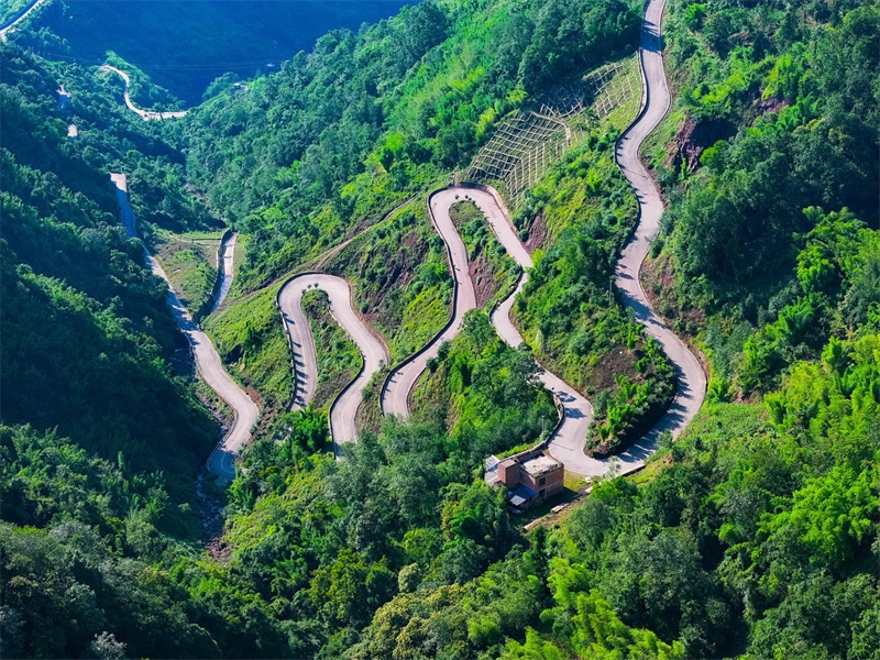 Yunnan : comment « quatre bonnes routes rurales » contribuent à la revitalisation rurale à Suijiang