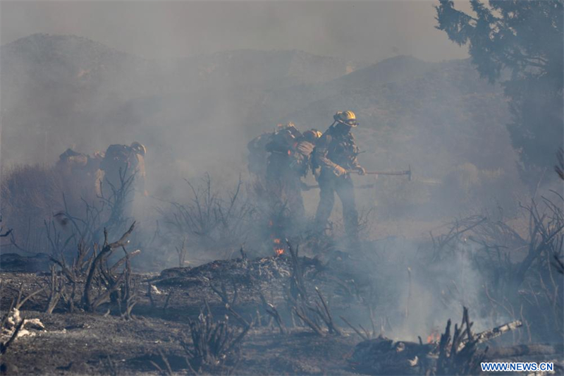 Etats-Unis : un incendie de forêt dans le sud de la Californie contraint 1.200 personnes à l'évacuation