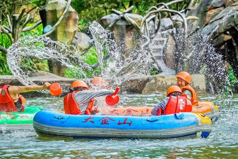 Jiangxi : la fièvre du rafting rural à Ganzhou