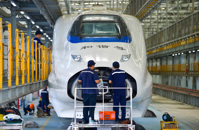 Jiangsu : la maintenance des trains UEM à Nanjing en prévision de la vague de voyages estivale
