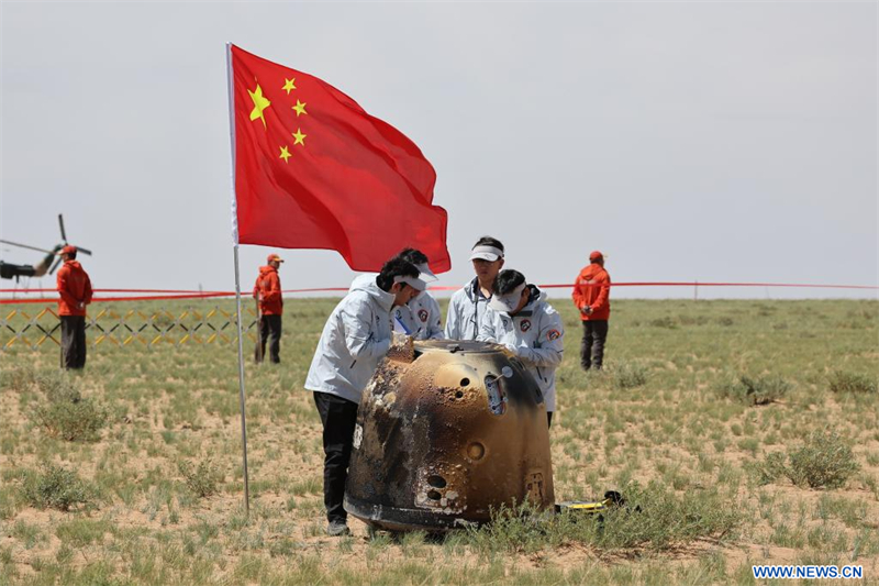 La sonde chinoise Chang'e-6 ramène sur Terre les premiers échantillons de la face cachée de la Lune