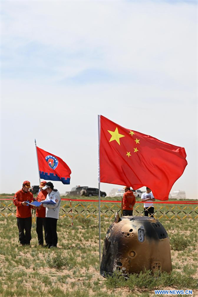 La sonde chinoise Chang'e-6 ramène sur Terre les premiers échantillons de la face cachée de la Lune