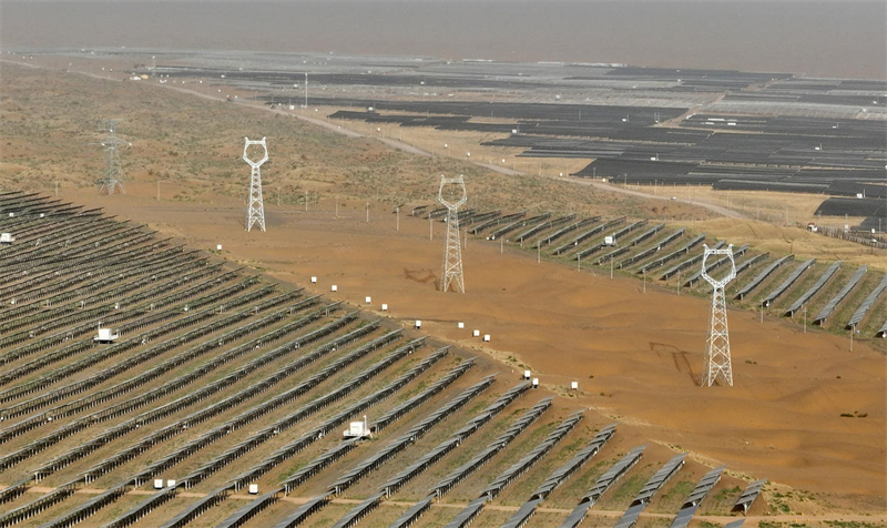 Ningxia : l'énergie propre « du désert » aide à se préparer au pic de consommation d'électricité de l'été à Zhongwei