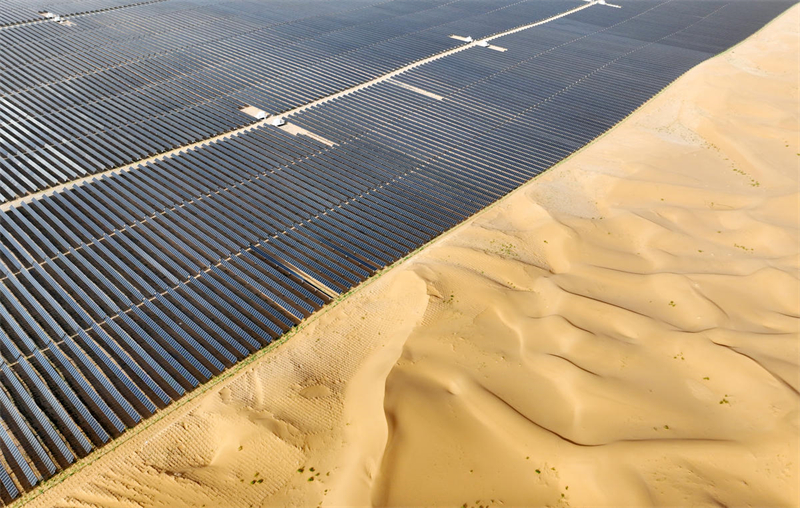 Ningxia : l'énergie propre « du désert » aide à se préparer au pic de consommation d'électricité de l'été à Zhongwei