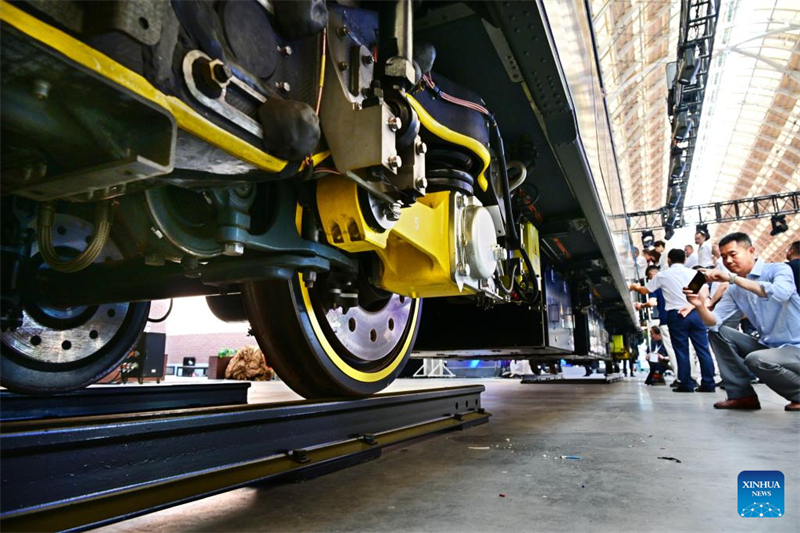 Shandong : une voiture de métro en fibre de carbone lancée à Qingdao