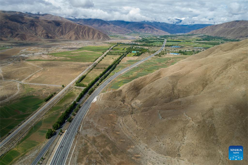 Xizang : l'autoroute reliant les plus grandes villes de la région ouverte à la circulation