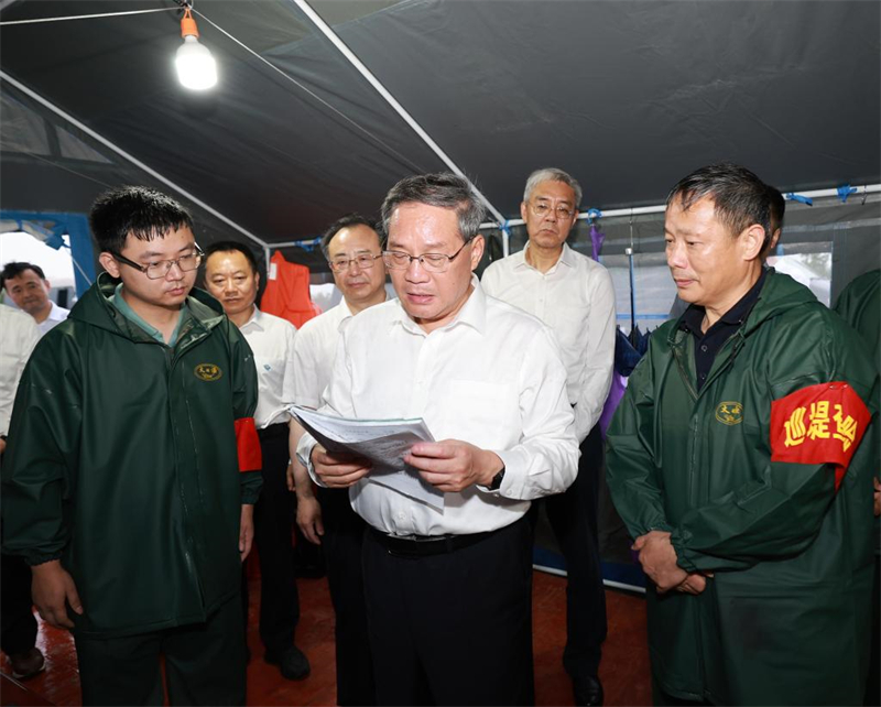 Le Premier ministre chinois appelle à des efforts soutenus dans la lutte contre les inondations et l'aide aux sinistrés