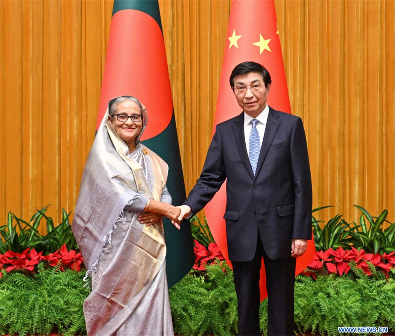 Le plus haut conseiller politique chinois rencontre la PM bangladaise