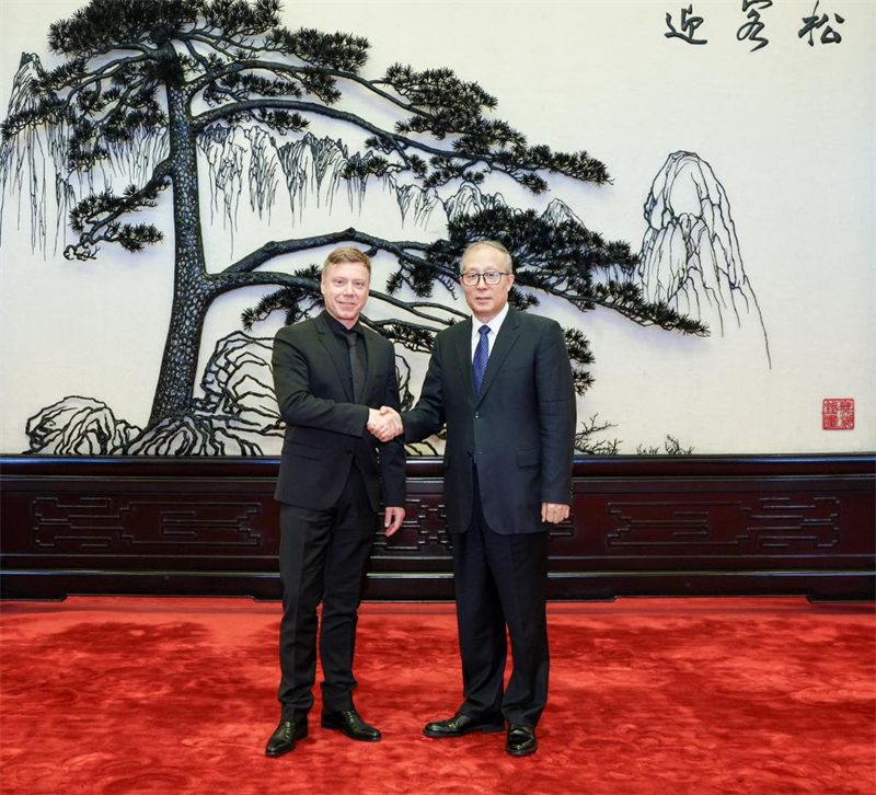 Un haut législateur chinois rencontre le co-président du Parti de Gauche de l'Allemagne