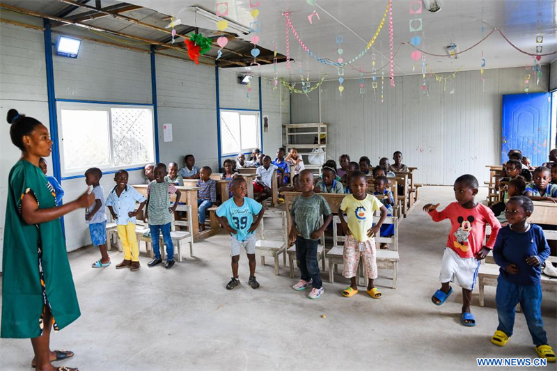 La coopération sino-africaine illumine un village camerounais