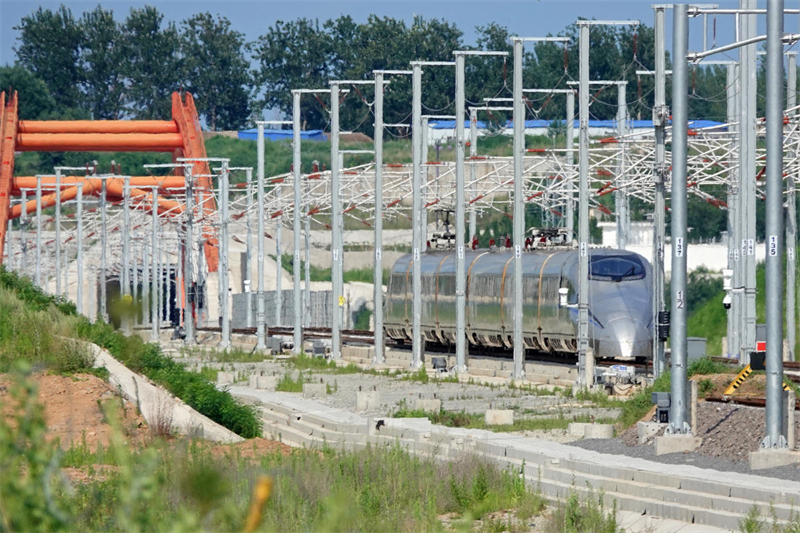 Shandong : un train d'inspection fait un essai sur la ligne à grande vitesse Weiyan à Yantai